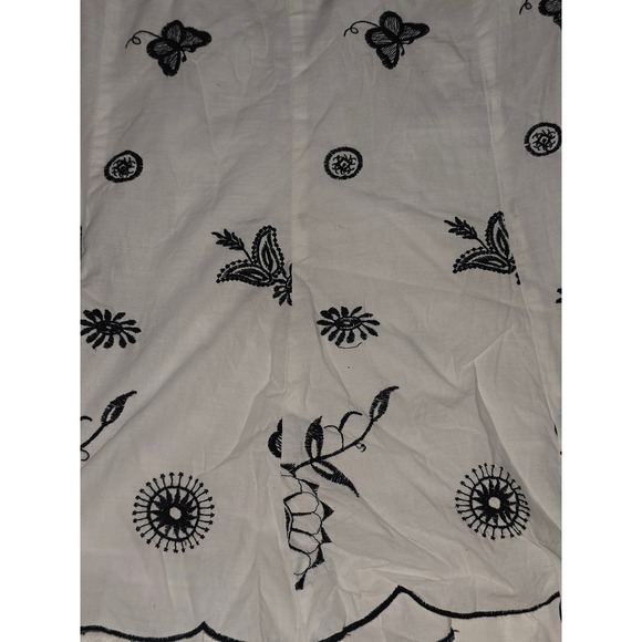 Torrid‎ Embroidered Skirt White Black Floral A-Line Plus Size 14 - Picture 1 of 7
